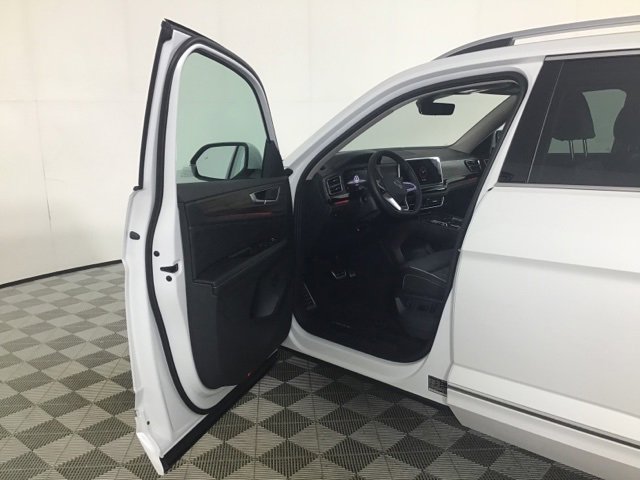 Used 2025 Volkswagen Atlas SEL Premium R-Line image 10