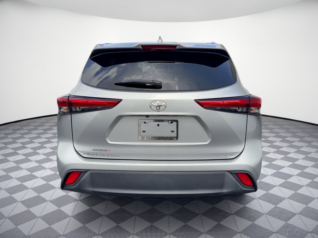 Used 2023 Toyota Highlander XLE FWD image 11