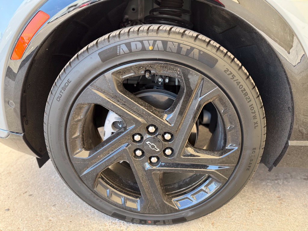 Used 2024 Chevrolet Equinox EV RS FWD image 3