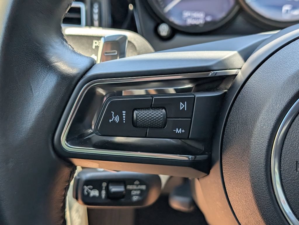 Certified 2024 Porsche Macan AWD/4WD image 26