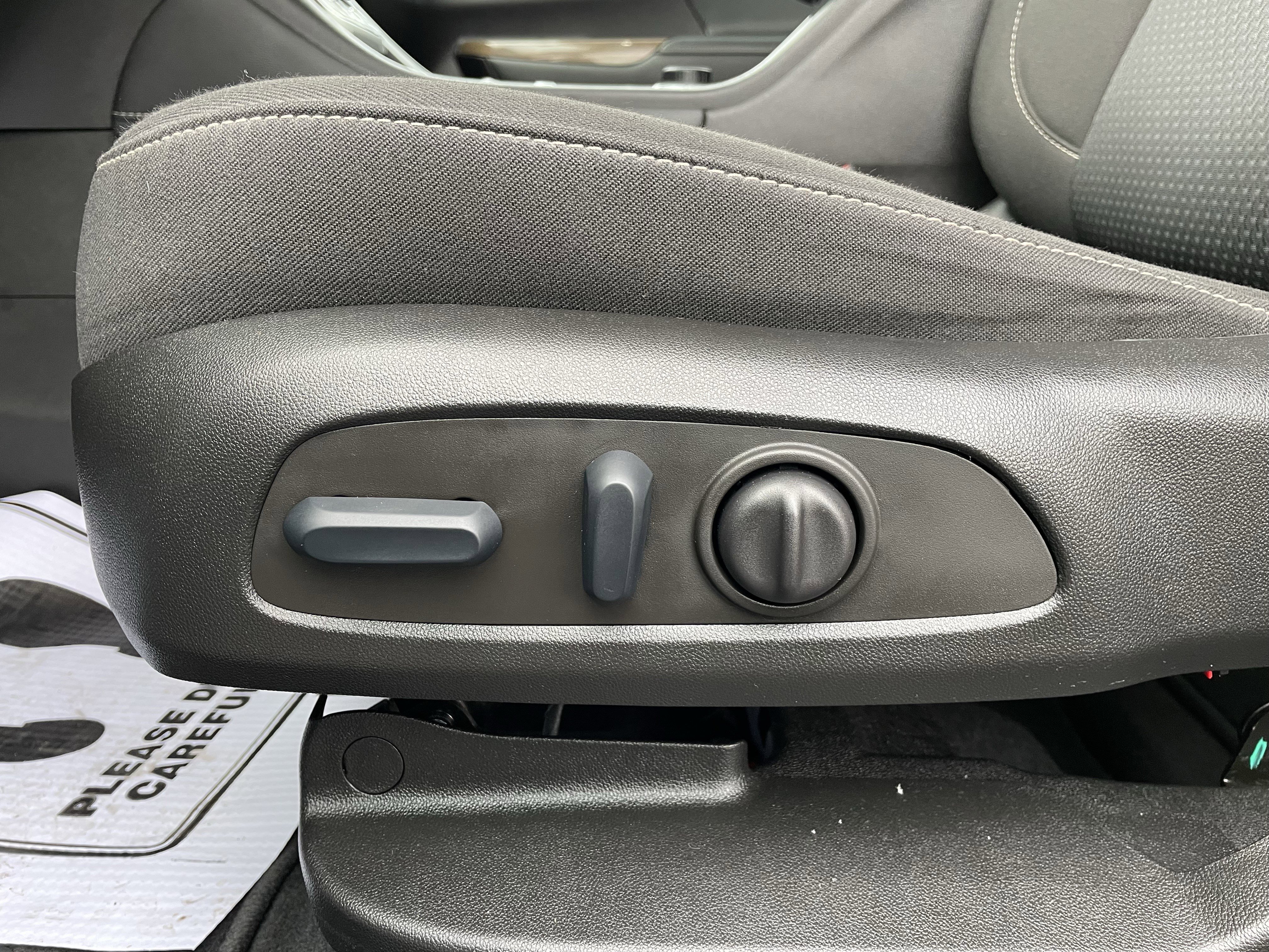 Used 2023 GMC Acadia SLE w/ Driver Convenience Package image 15