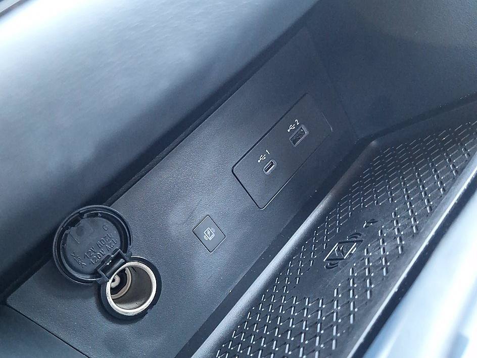 Used 2025 Nissan Pathfinder Platinum w/ Cargo Package FWD image 34