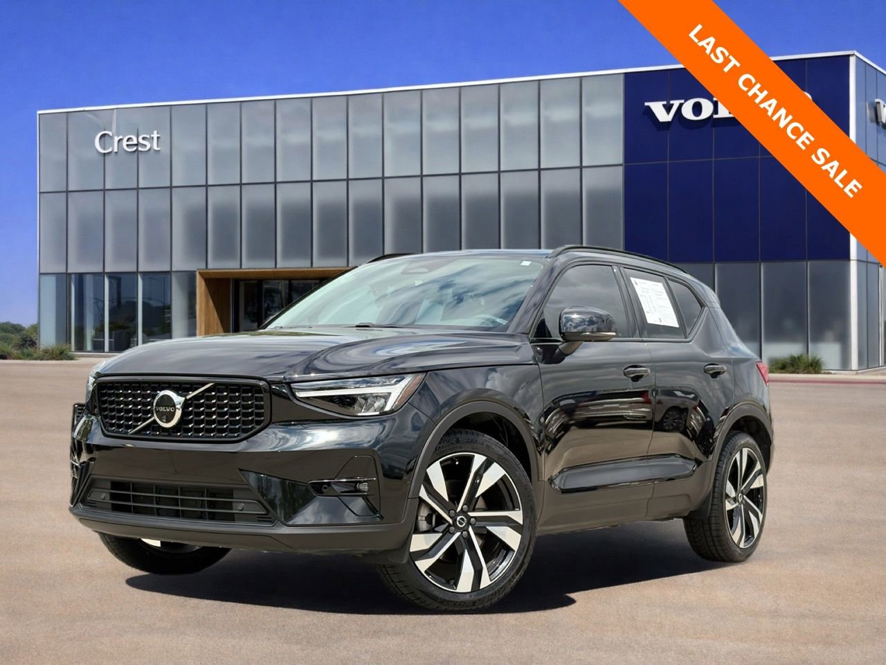 Certified 2024 Volvo XC40 B5 Plus AWD/4WD image 1