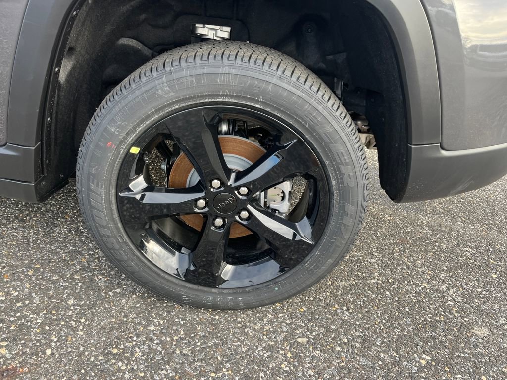 New 2025 Jeep Grand Cherokee Altitude image 24