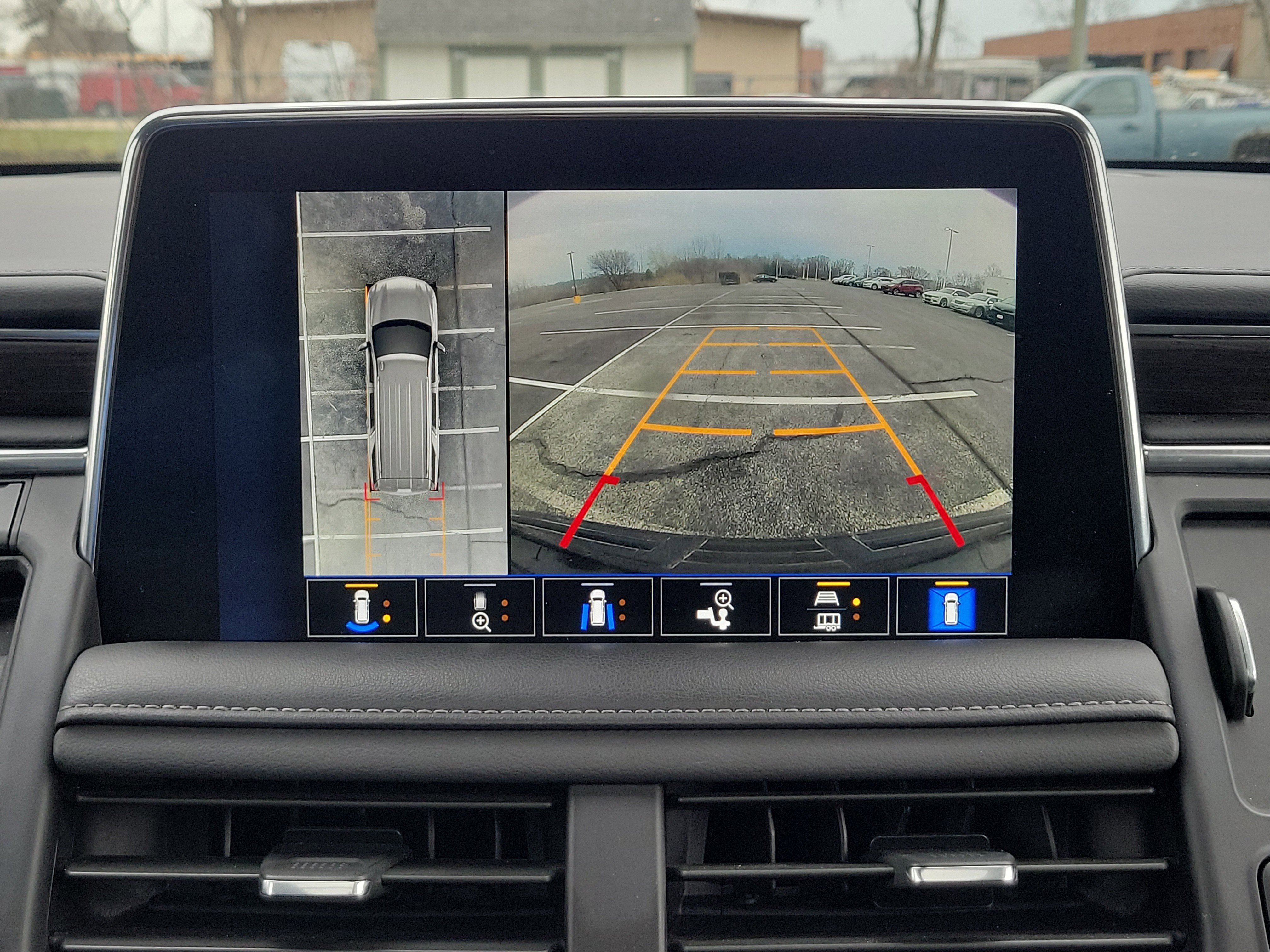 Used 2024 Chevrolet Tahoe Z71 w/ Z71 Off-Road Package image 33