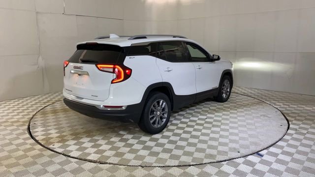 Used 2024 GMC Terrain SLT AWD/4WD image 8