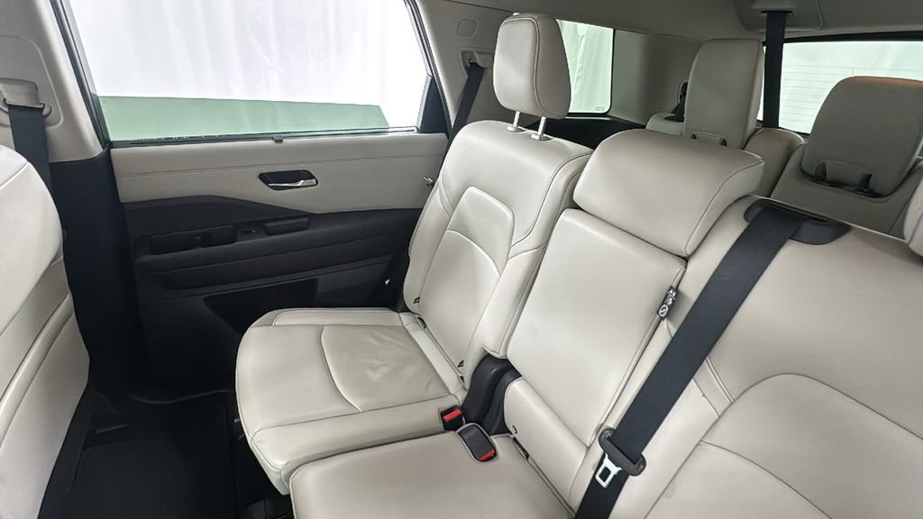 Used 2025 Nissan Pathfinder SL image 15