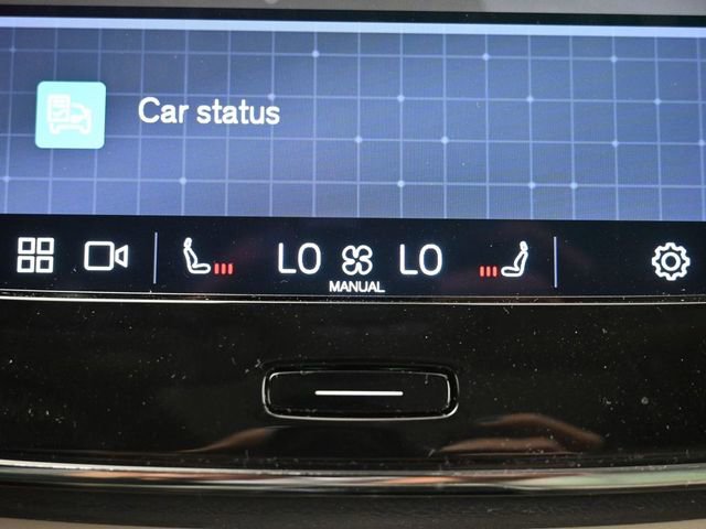 Used 2024 Volvo XC40 B5 Plus w/ Protection Package Premier image 22