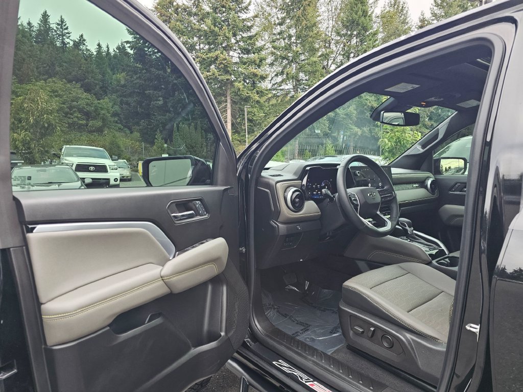 Used 2024 Chevrolet Colorado ZR2 w/ ZR2 Convenience Package III AWD/4WD image 23