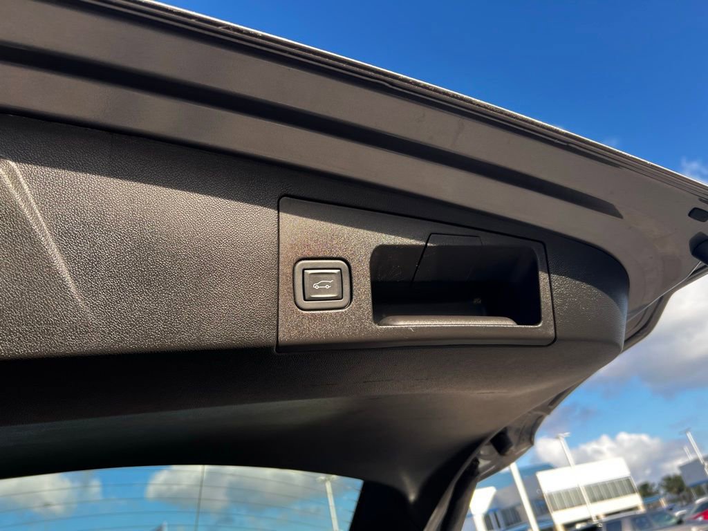 Used 2024 Cadillac XT5 Premium Luxury image 17