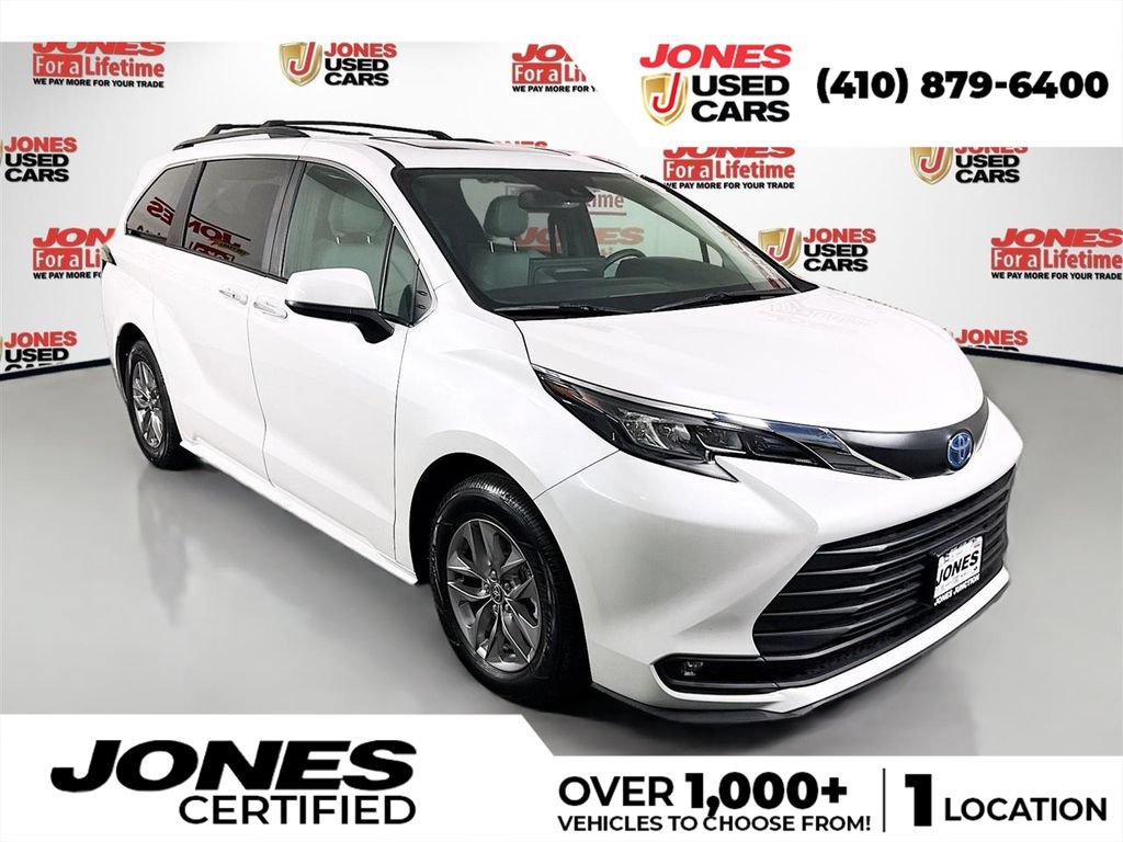 Certified 2025 Toyota Sienna XLE
