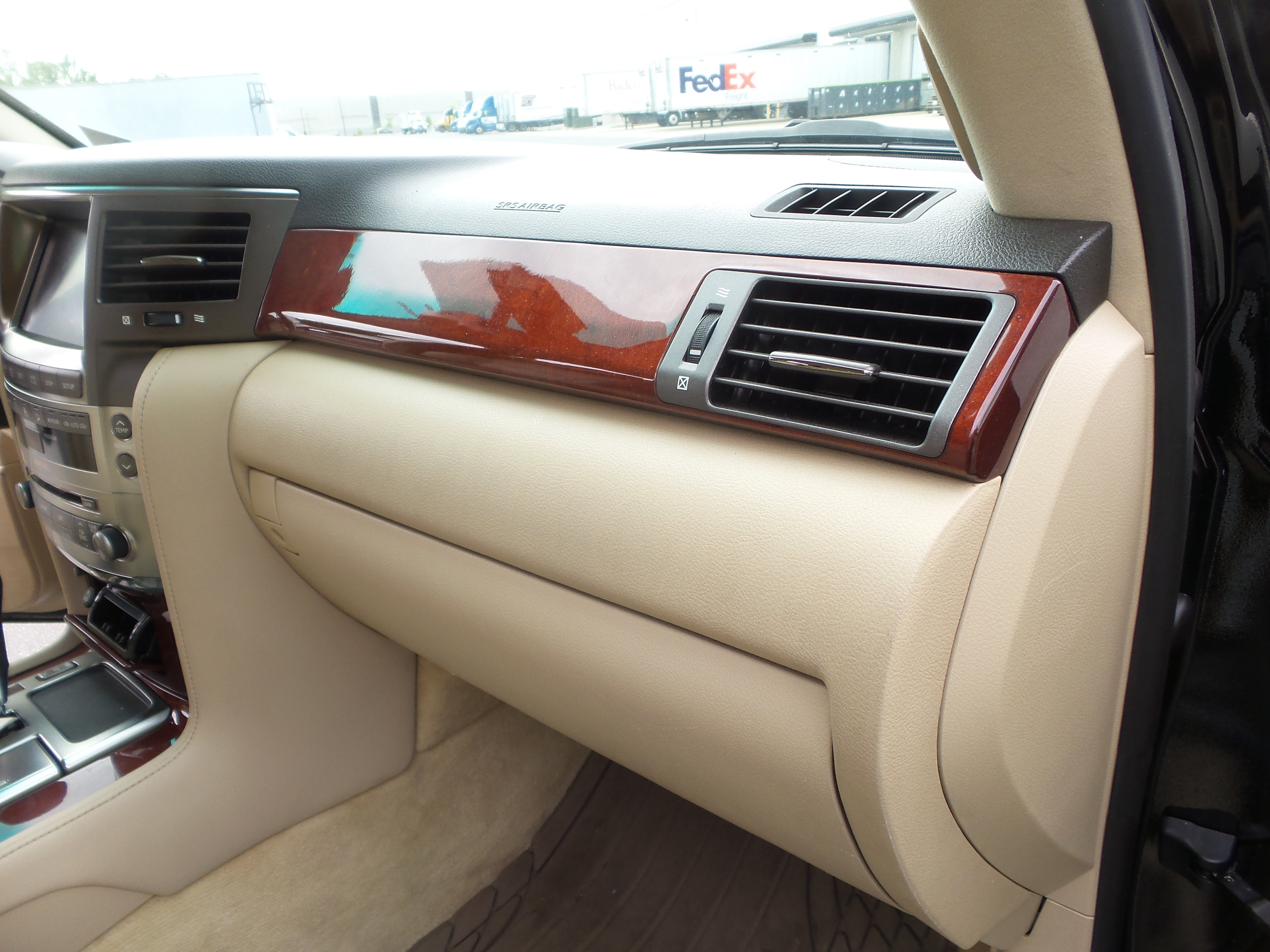 Used 2011 Lexus LX 570 4WD image 39