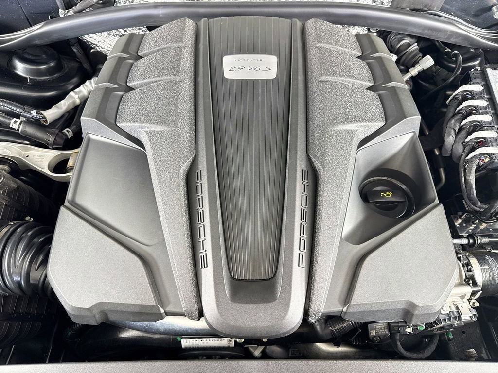 Certified 2025 Porsche Macan S AWD/4WD image 30