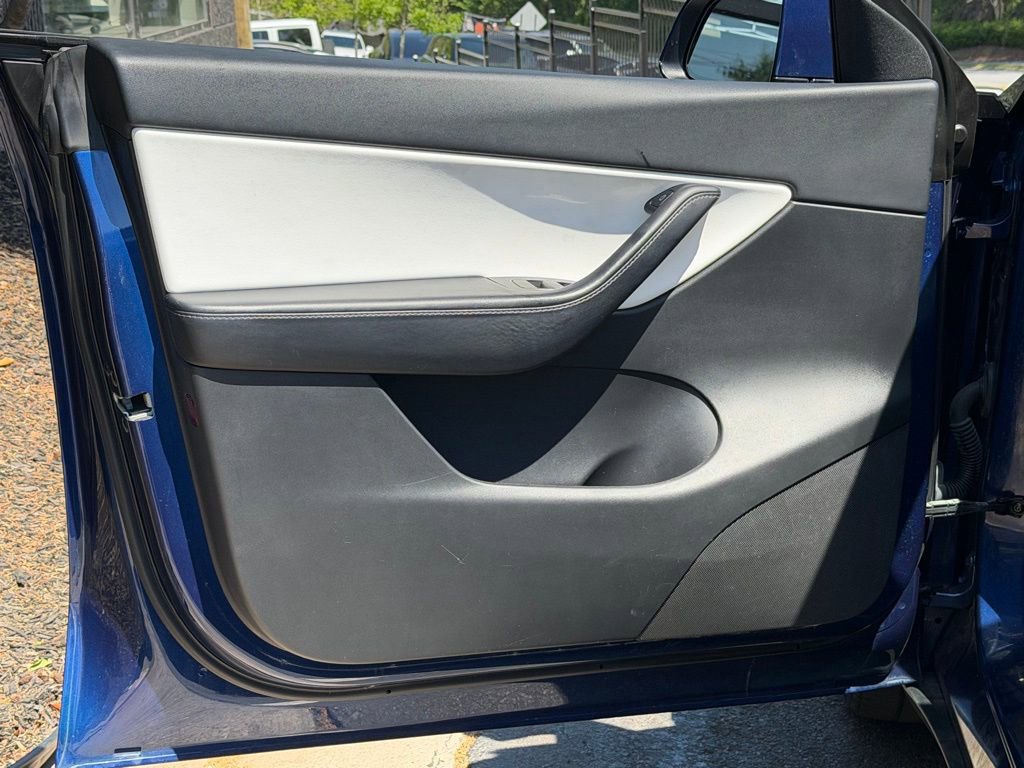 Used 2021 Tesla Model Y Long Range AWD/4WD image 29