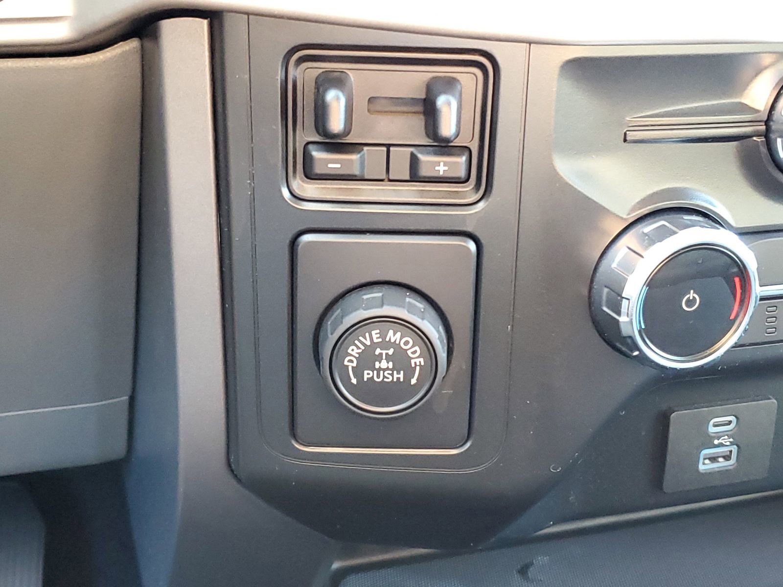 Used 2022 Ford F150 XLT w/ Equipment Group 302A High image 19