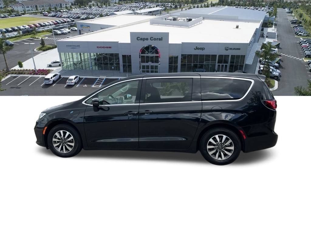 Used 2022 Chrysler Pacifica Touring-L FWD image 9