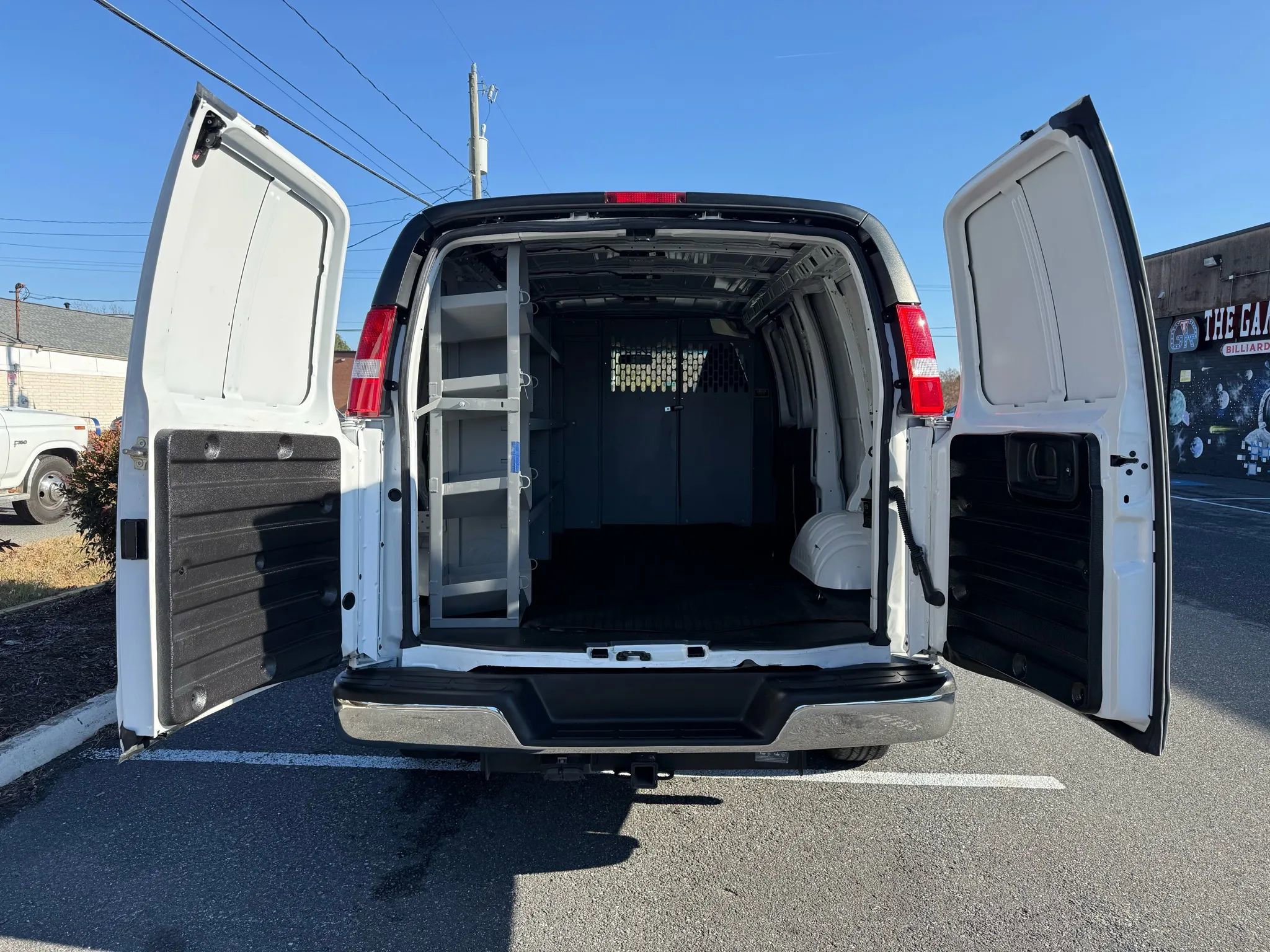 Used 2022 GMC Savana 2500 w/ Communications Package image 9