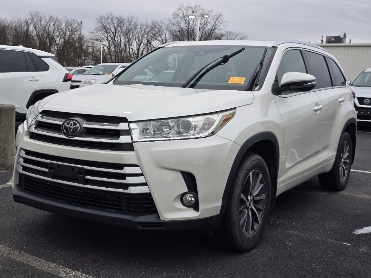 Used 2018 Toyota Highlander XLE image 3