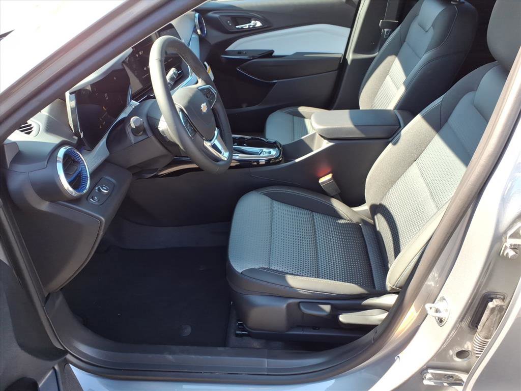 New 2026 Chevrolet Trax LT w/ Driver Confidence Package image 9