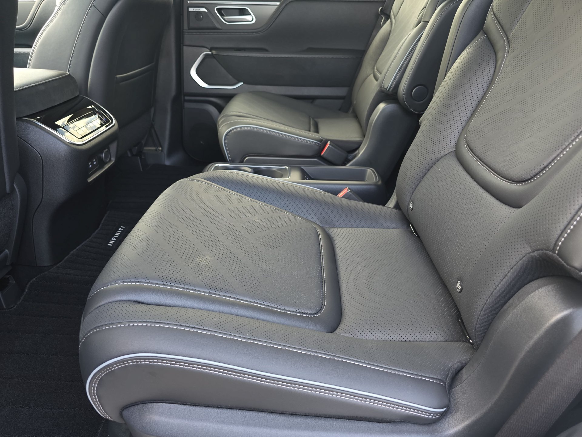 New 2027 INFINITI QX80 Luxe w/ Cargo Package AWD/4WD image 14