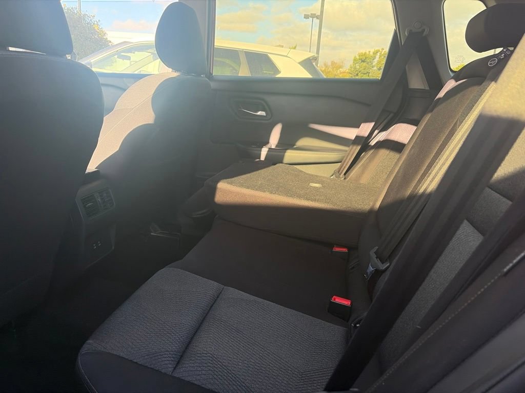 Used 2025 Nissan Rogue SV AWD/4WD image 8