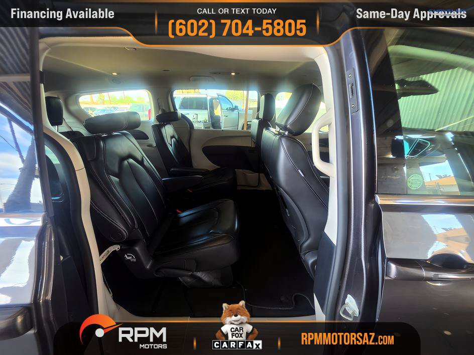 Used 2023 Chrysler Pacifica Touring-L FWD image 11