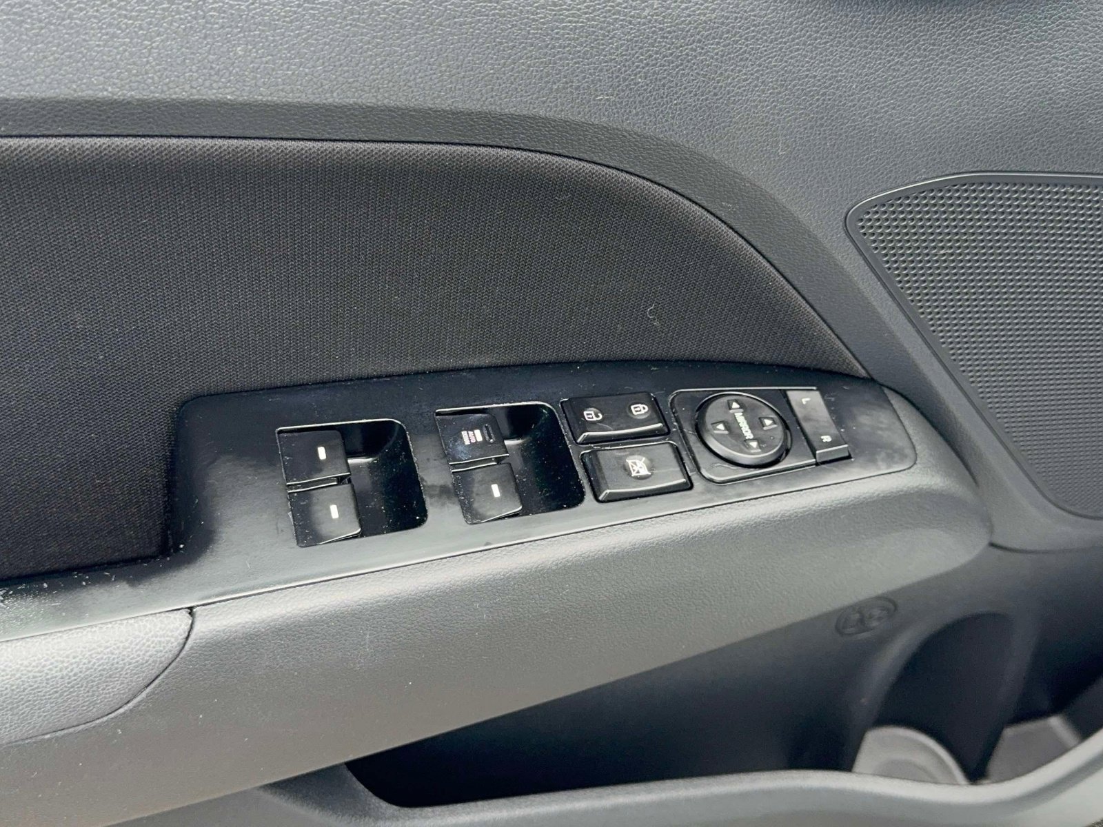 Used 2020 Hyundai Elantra SEL w/ Cargo Package (C1) FWD image 16