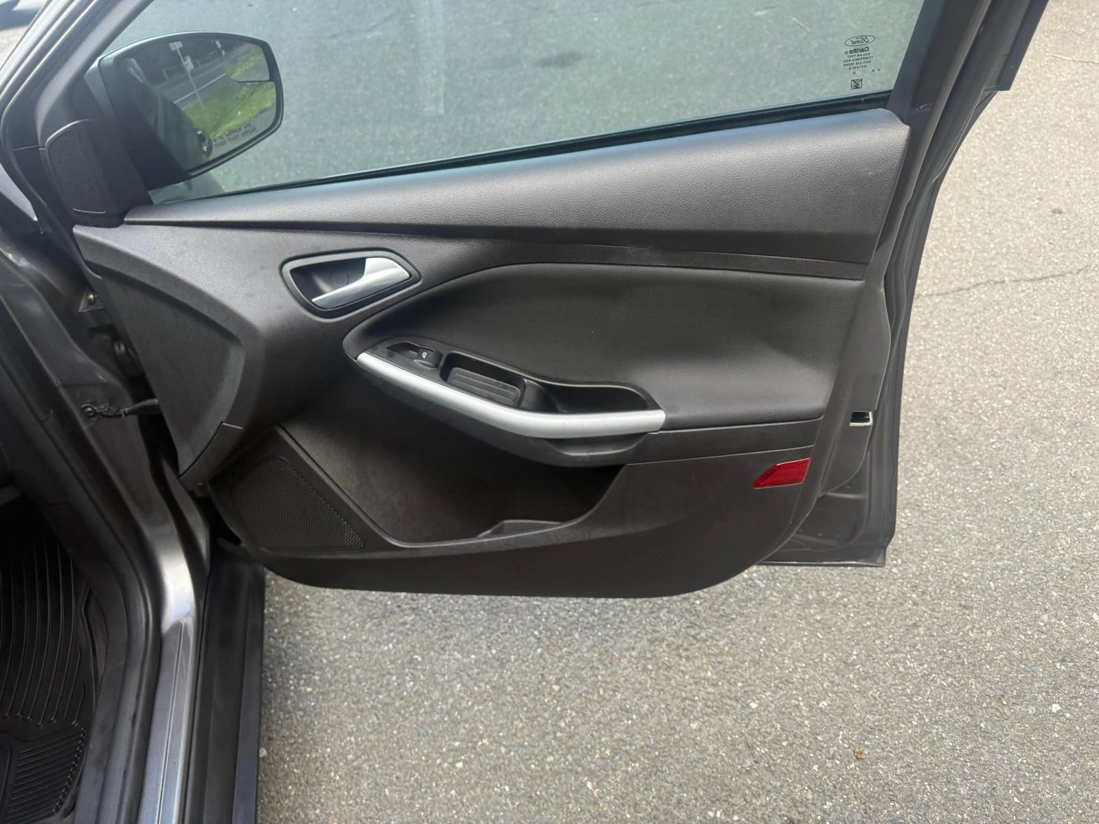 Used 2014 Ford Focus SE w/ Equipment Group 201A FWD image 14