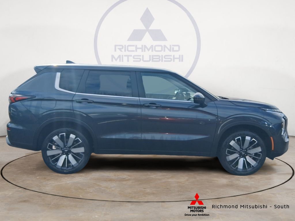 New 2026 Mitsubishi Outlander SE FWD image 2