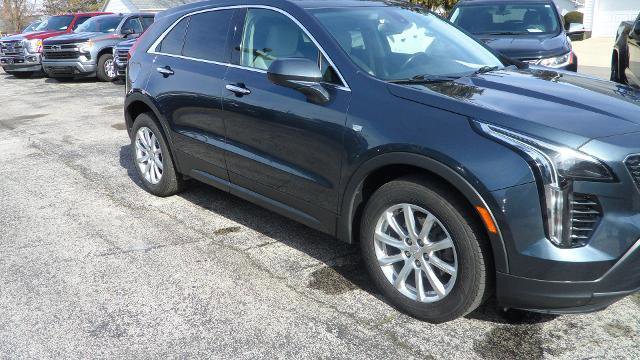 Used 2019 Cadillac XT4 Luxury w/ Cold Weather Package FWD image 2