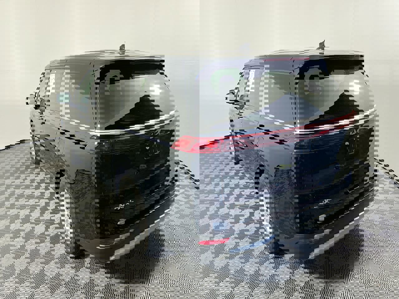 Certified 2024 Kia Carnival LX image 5