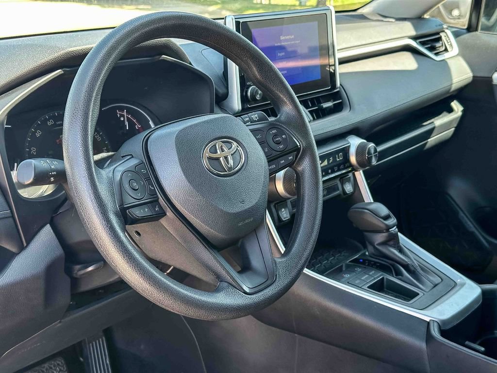 Used 2025 Toyota RAV4 XLE FWD image 12