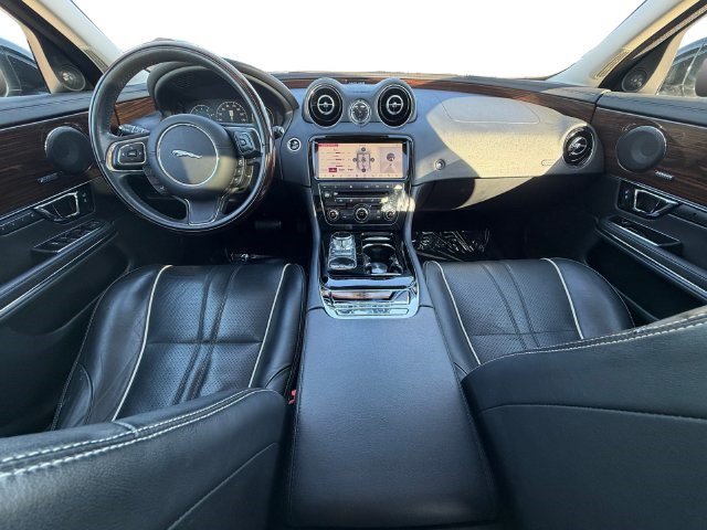 Used 2019 Jaguar XJ R-Sport RWD image 12