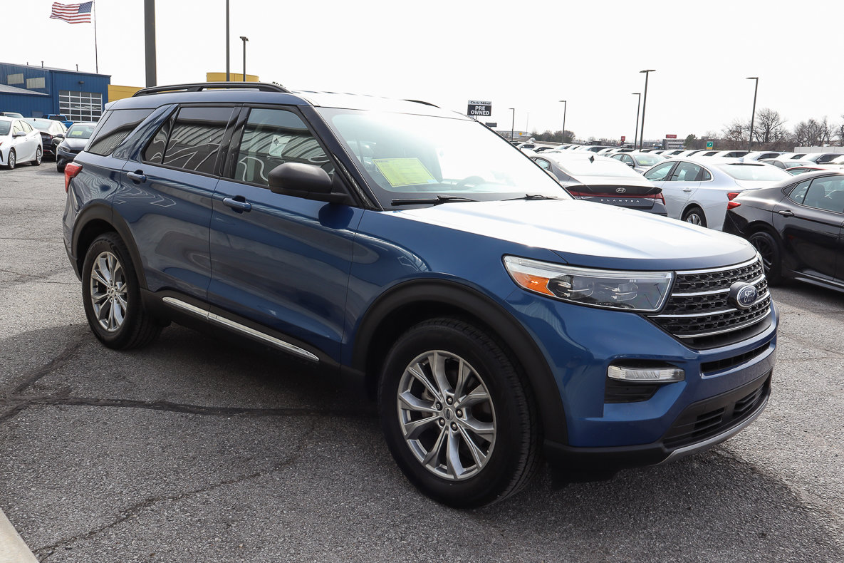 Used 2020 Ford Explorer XLT w/ Equipment Group 202A image 3