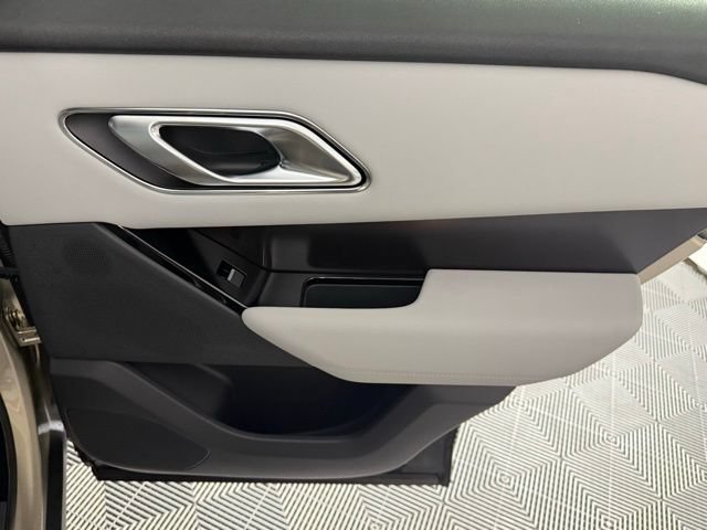 Certified 2026 Land Rover Range Rover Velar Dynamic SE AWD/4WD image 31