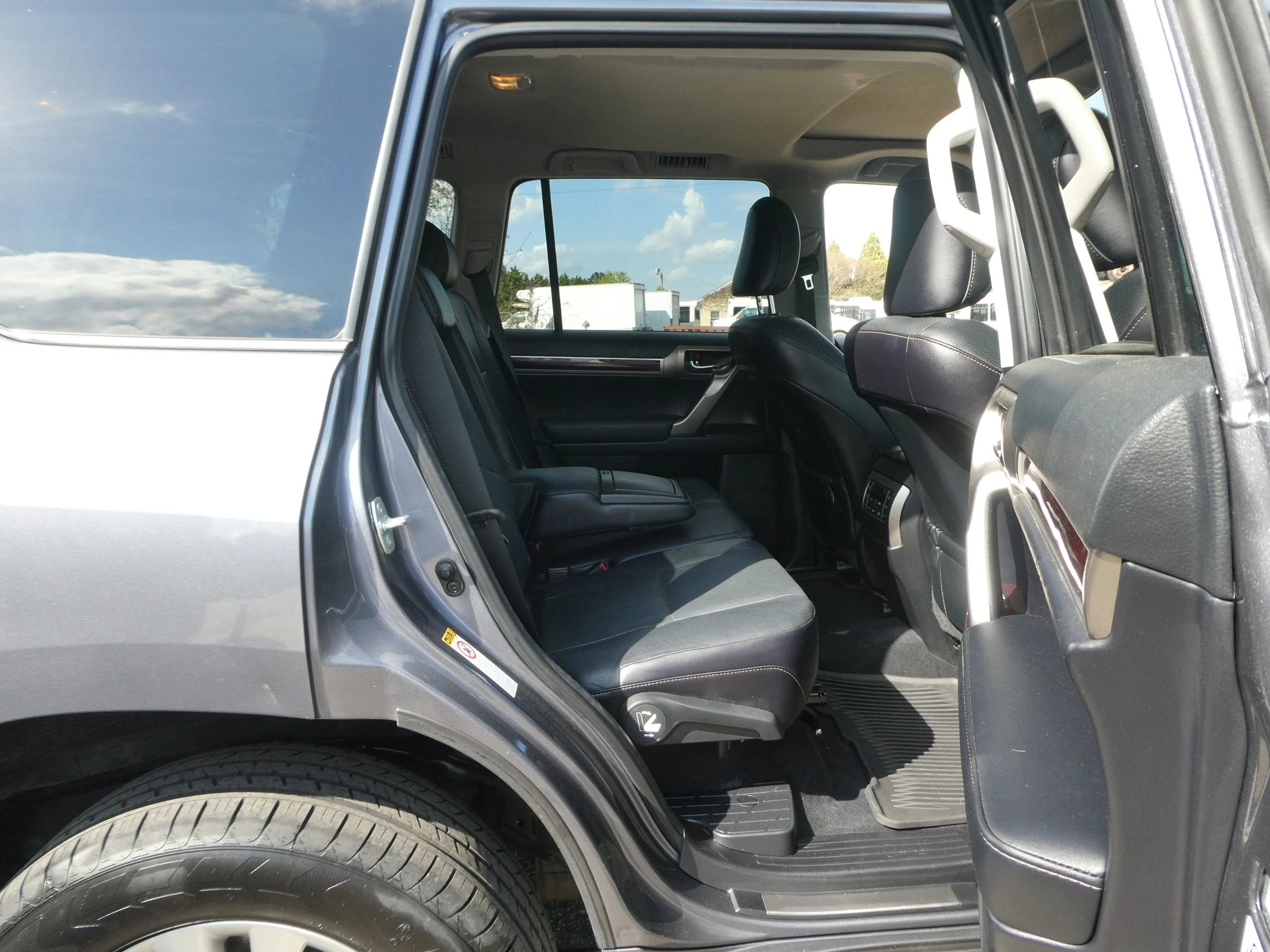 Used 2016 Lexus GX 460 w/ Premium Package image 30