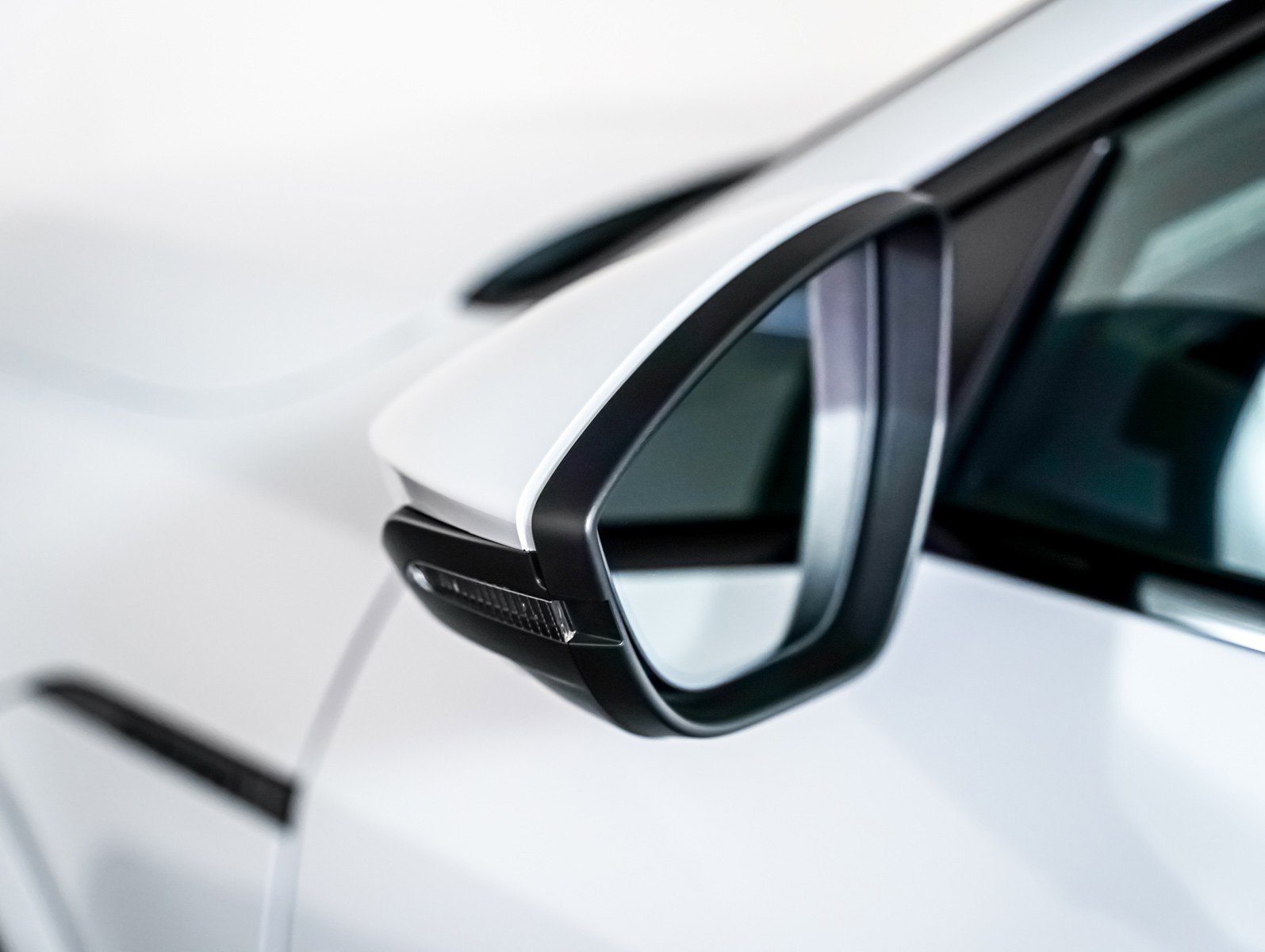 Used 2024 Audi Q8 e-tron Prestige w/ Prestige Package image 25