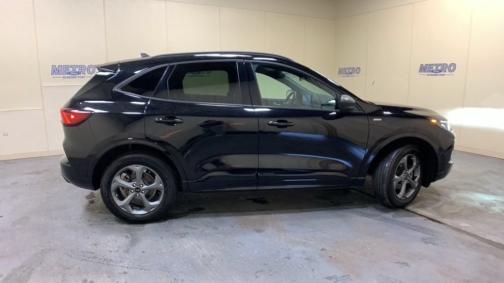 Used 2024 Ford Escape ST-Line w/ Tech Pack #1 AWD/4WD image 2