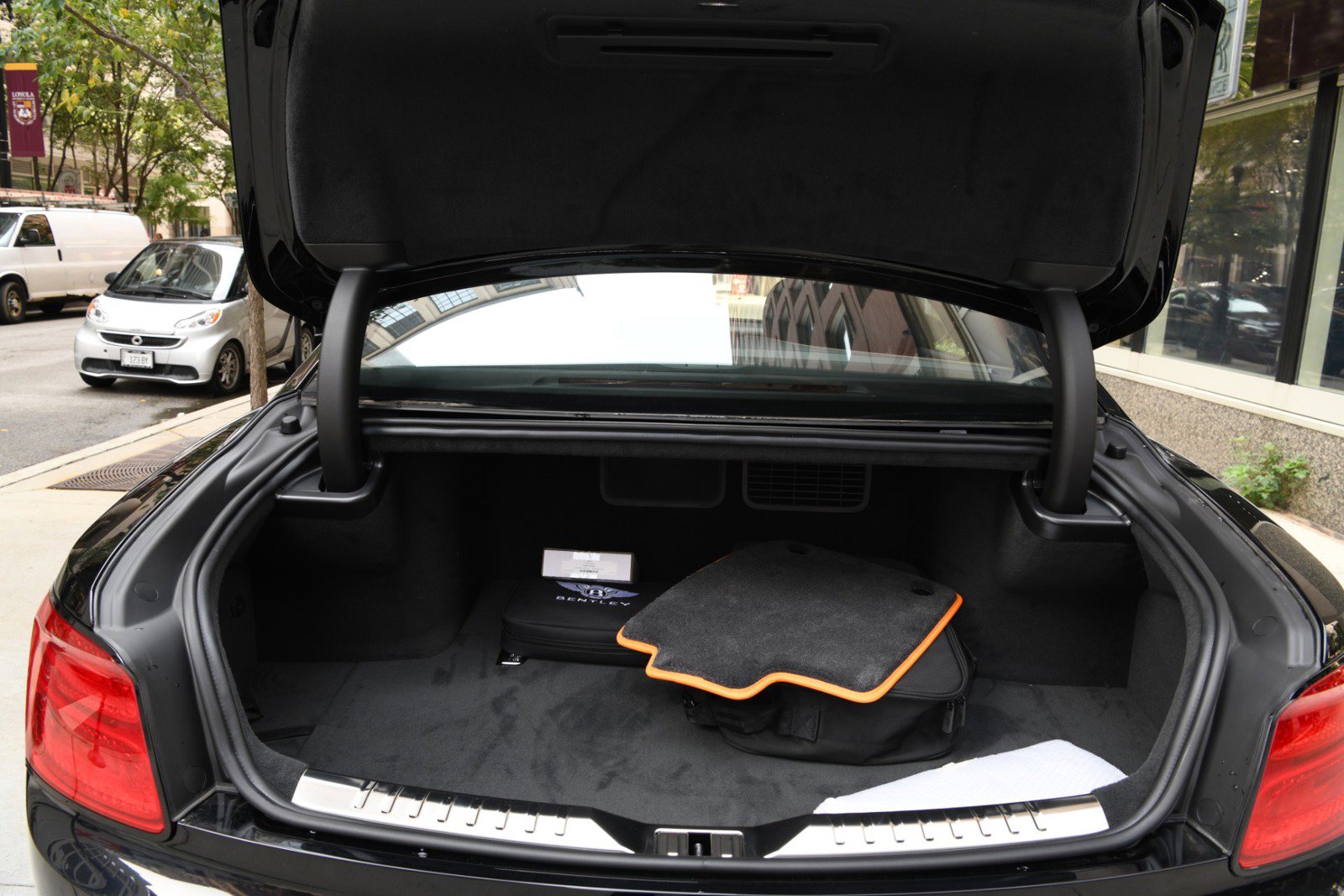 New 2025 Bentley Flying Spur Plug-In Hybrid image 25