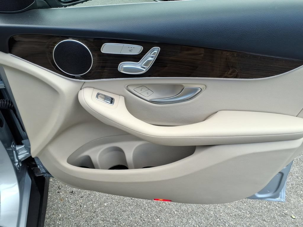 Used 2022 Mercedes-Benz GLC 300 image 17