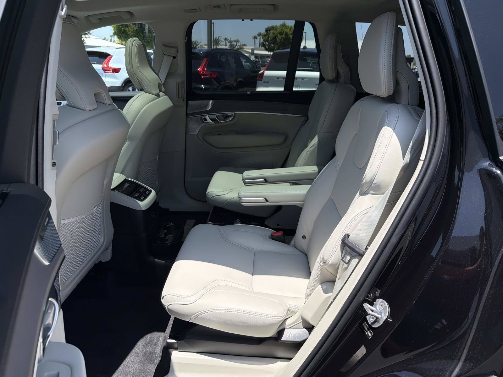 New 2026 Volvo XC90 T8 Ultra w/ Lounge Package AWD/4WD image 17