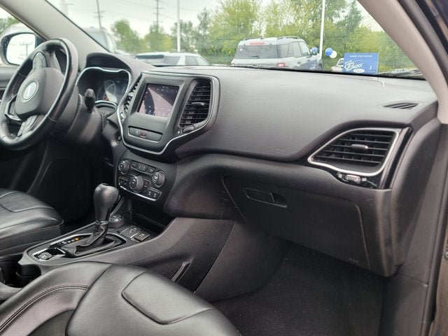 Used 2019 Jeep Cherokee Latitude Plus AWD/4WD image 5