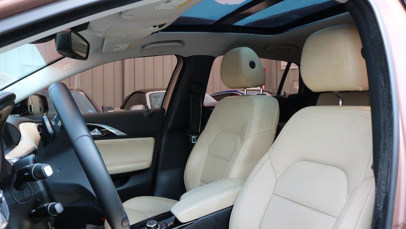 Used 2018 INFINITI QX30 Premium w/ Cargo Package AWD/4WD image 7