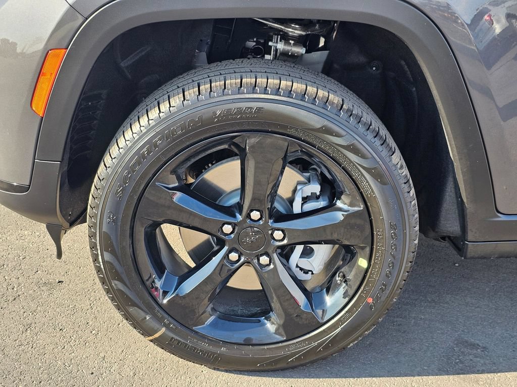 New 2025 Jeep Grand Cherokee L Limited w/ Black Appearance Package AWD/4WD image 8