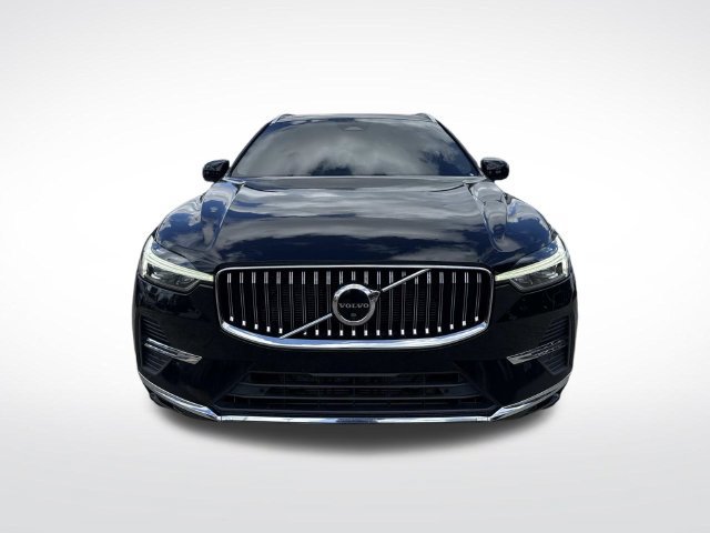 Used 2023 Volvo XC60 B5 Plus FWD image 2