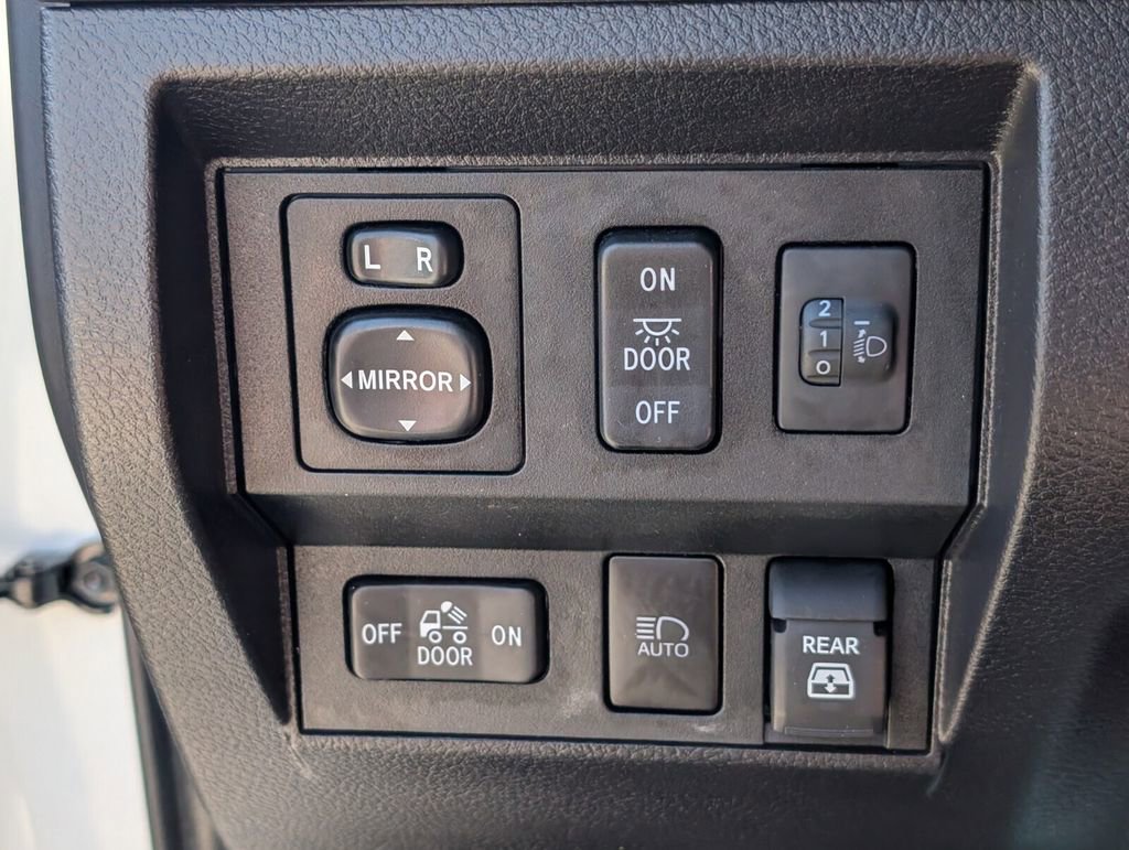 Used 2021 Toyota Tundra SR5 w/ Trail Edition image 31