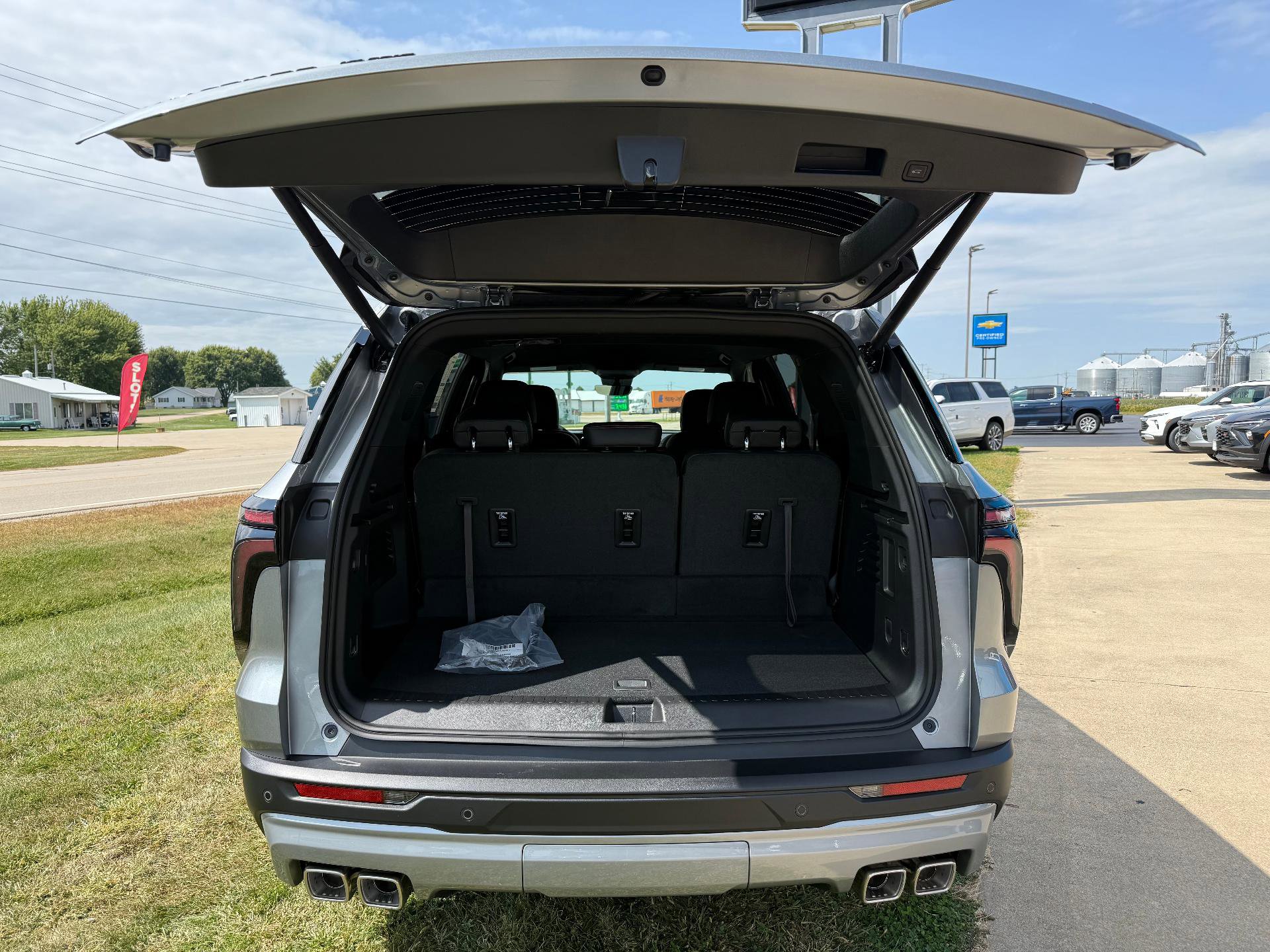 New 2026 Chevrolet Traverse Z71 w/ Driver Confidence Package image 10