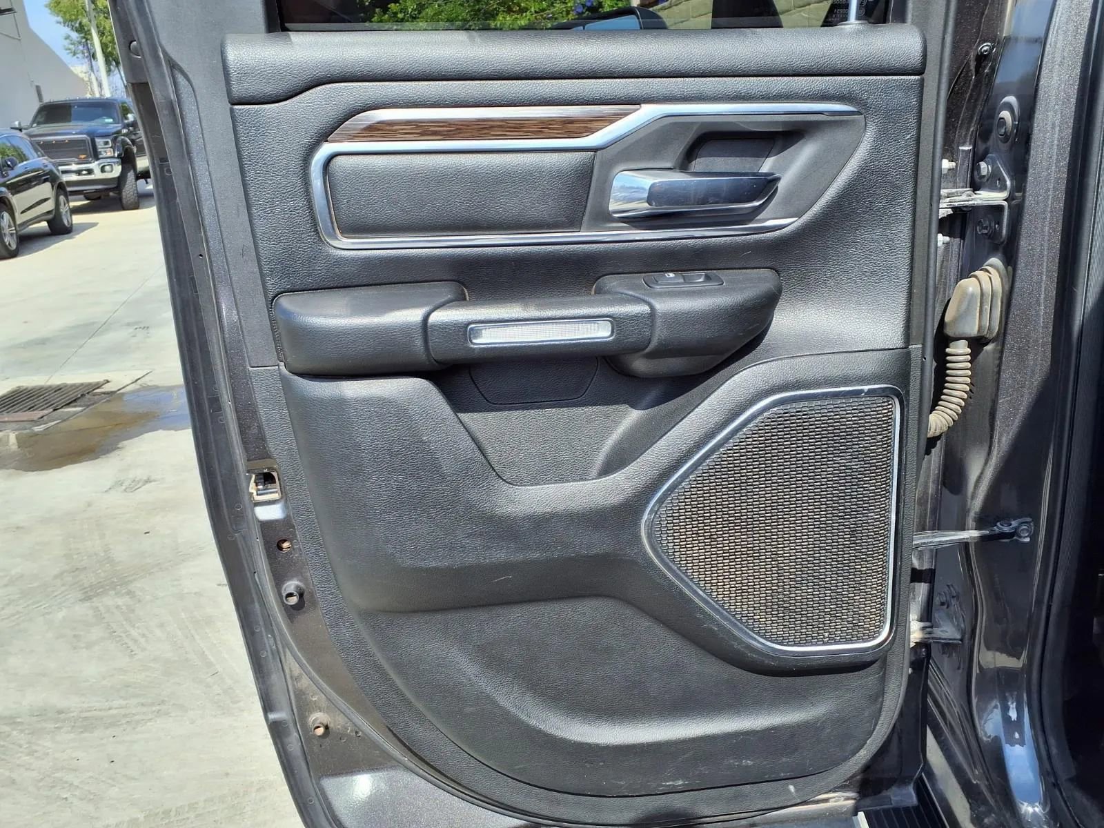 Used 2019 RAM 1500 Laramie AWD/4WD image 9