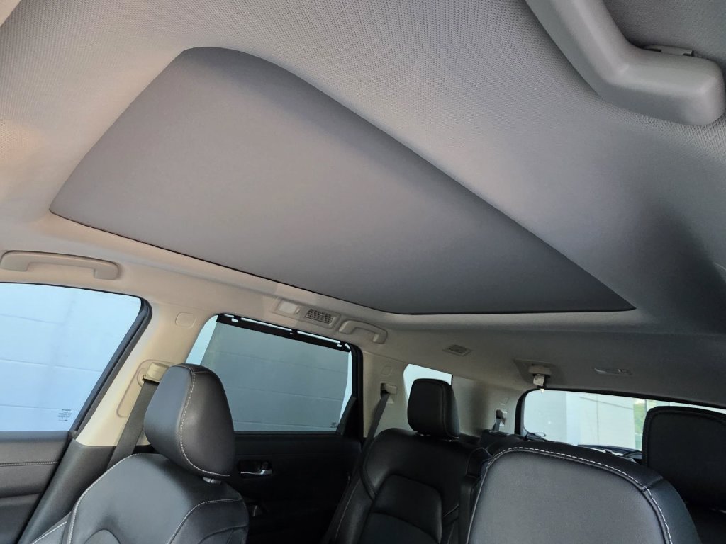 Used 2024 Nissan Pathfinder SL w/ SL Premium Package FWD image 8