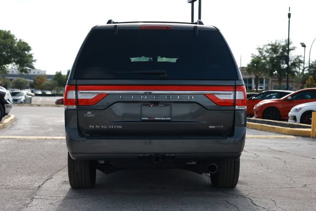 Used 2016 Lincoln Navigator Select RWD image 10